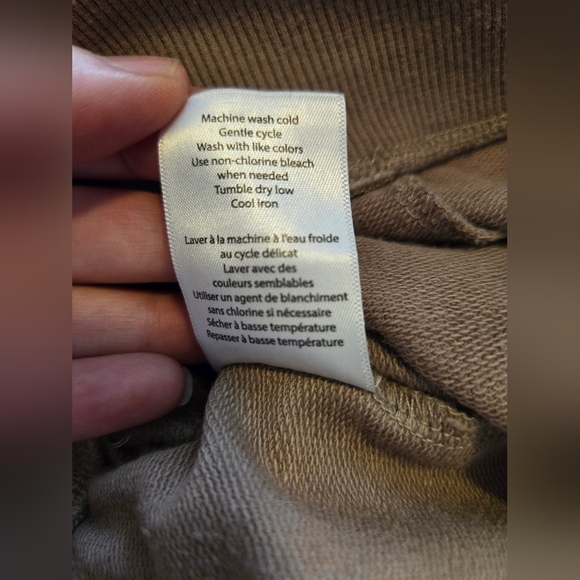 O'Neill brand. Tan joggers. Size medium. Elastic waist. Ribbed cuffs. - Picture 8 of 10